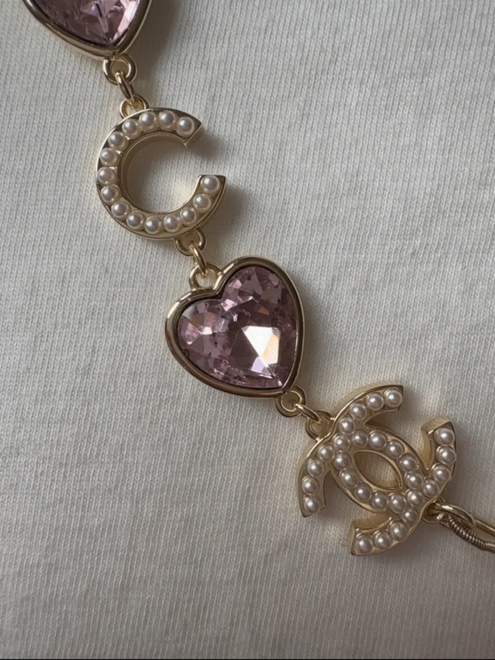 CHANEL Pearl & Gold pleated Chain Necklace with pink heart gems 💗 - new with box